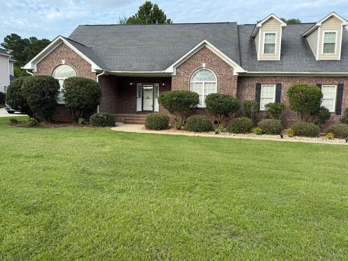 Foto principal - 1169 S Parker Church Rd