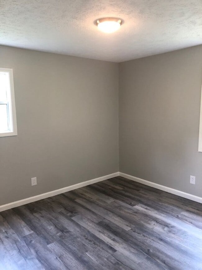 Building Photo - Renovated 4 Bedroom 2 Bath Home for Rent!!
