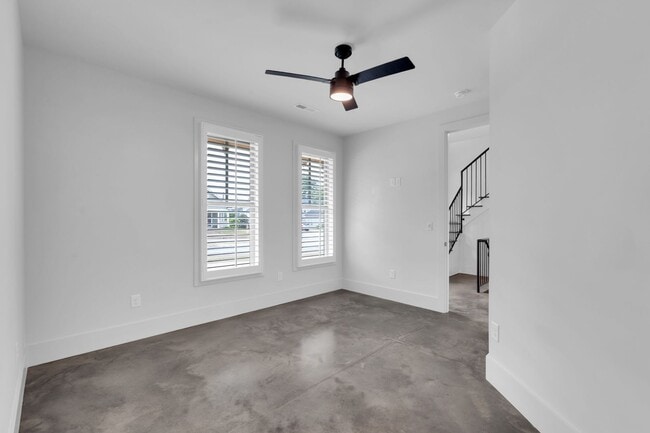 Building Photo - Spacious and Bright Bohemian Cottage Downtown Greenville - Available Now!