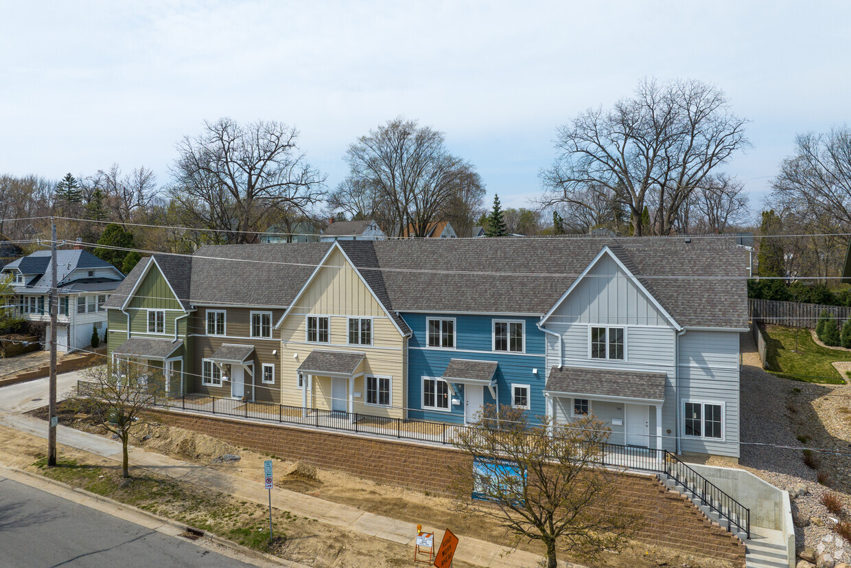 Foto principal - Cottage Grove at St. Mary's Townhomes