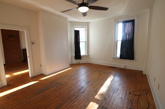 Foto del edificio - 52 W McMillan St