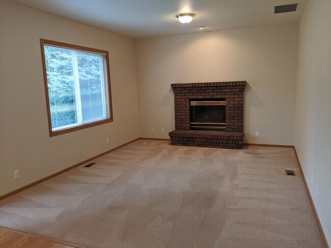 Foto del edificio - Beautiful 4-Bedroom, 2.5-Bath Home With 22...