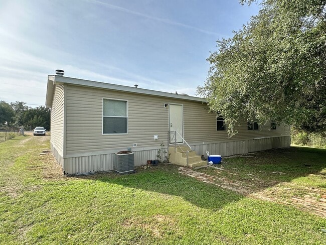 Building Photo - Viewable Now!