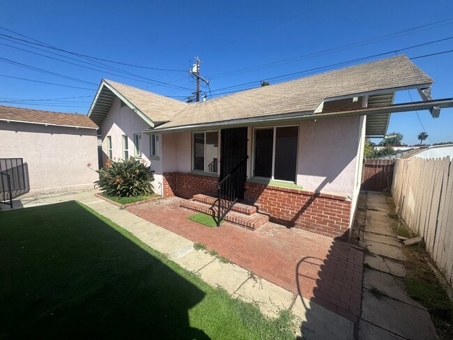 Building Photo - 5438 7th Ave
