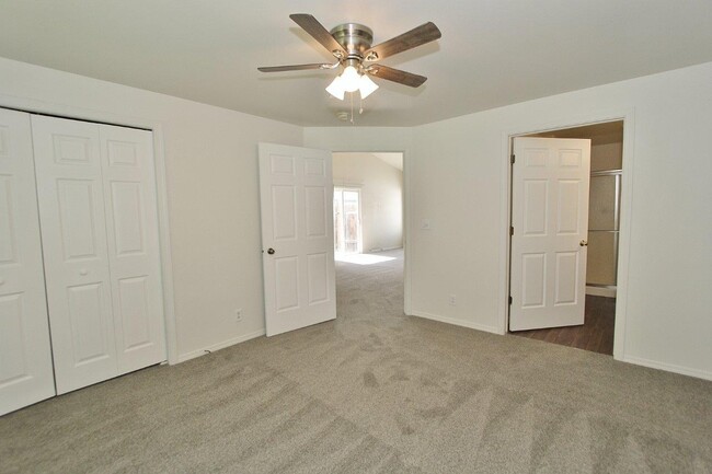 Building Photo - 826 S McKinley Ave