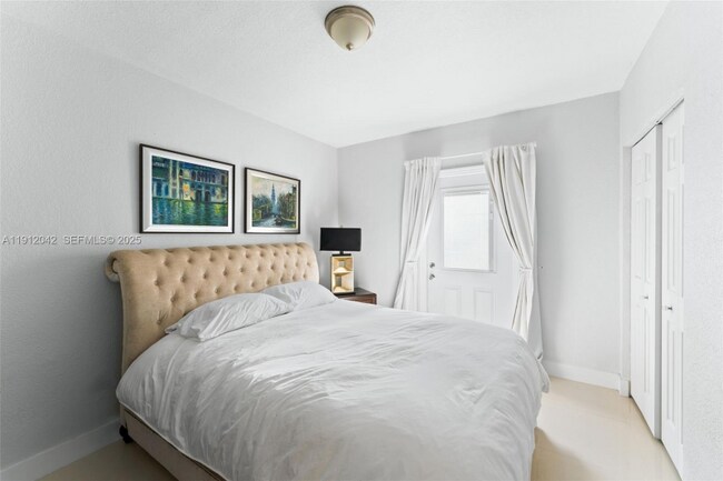 Foto del edificio - 6371 SW 23rd St