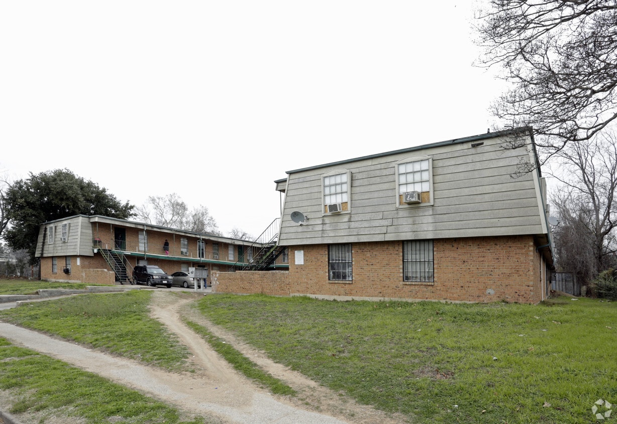 Primary Photo - 3510 Colonial Ave