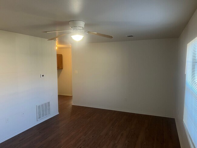 Foto del edificio - 350 S Davis St