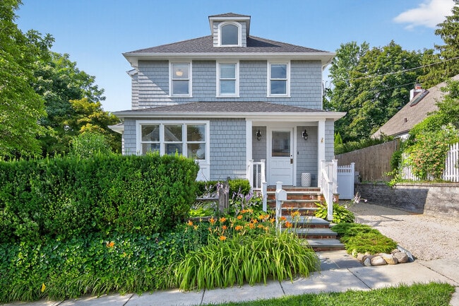 Photo - 25 Soundview Ave House