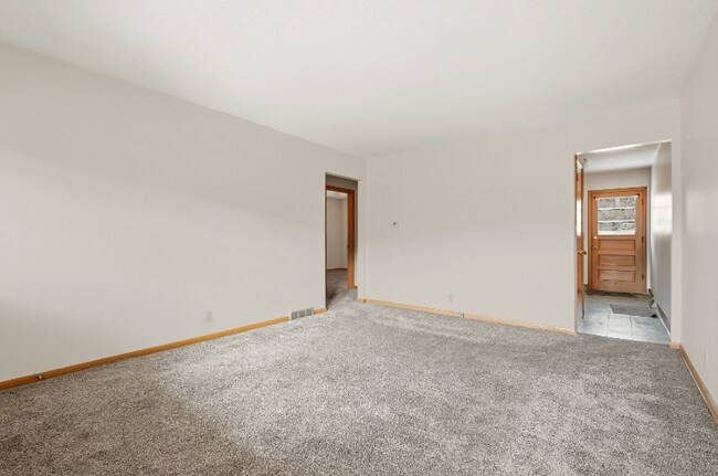 Building Photo - 171 Skyline Dr