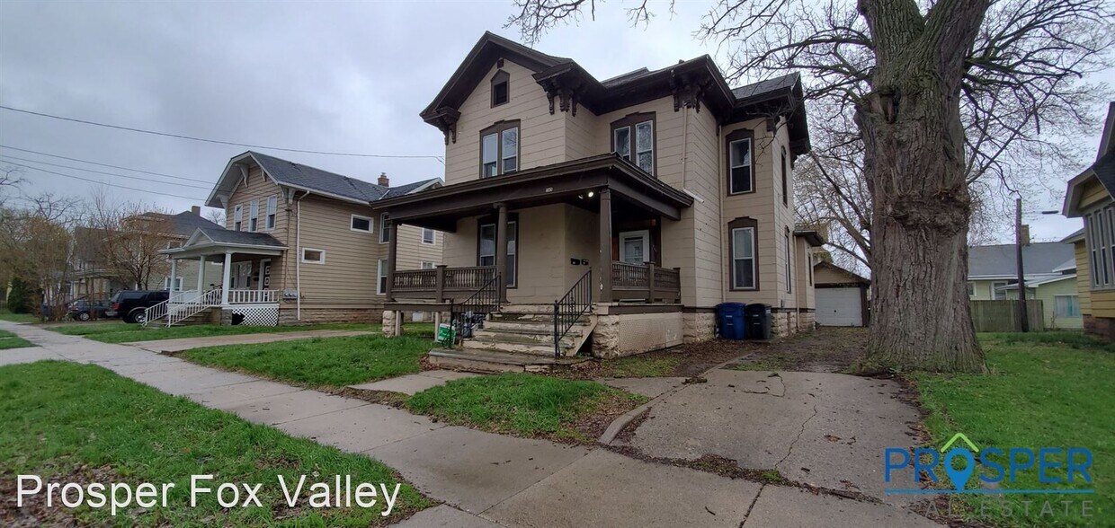 743 Frederick St, Oshkosh, WI 54901 Apartment for Rent in Oshkosh, WI