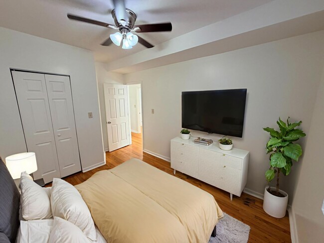 Foto del edificio - 1322 W 57th St