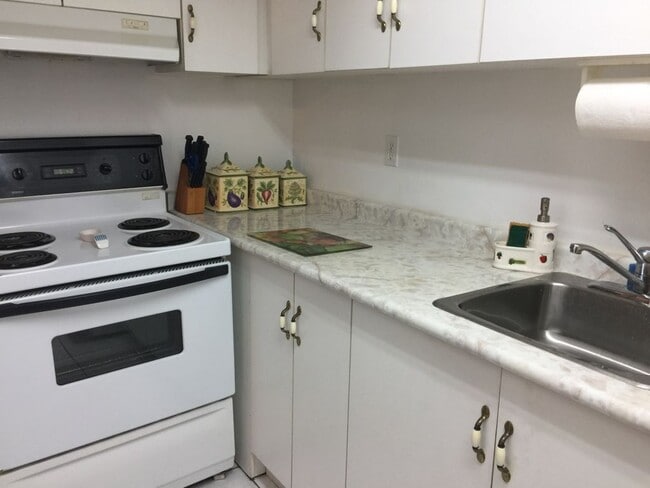 Building Photo - Spacious 1 bedroom basement - *Wont Last*