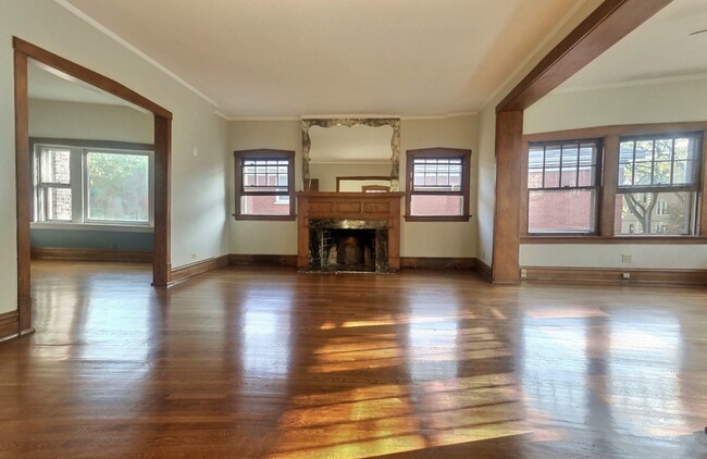 Building Photo - 422 S Scoville Ave