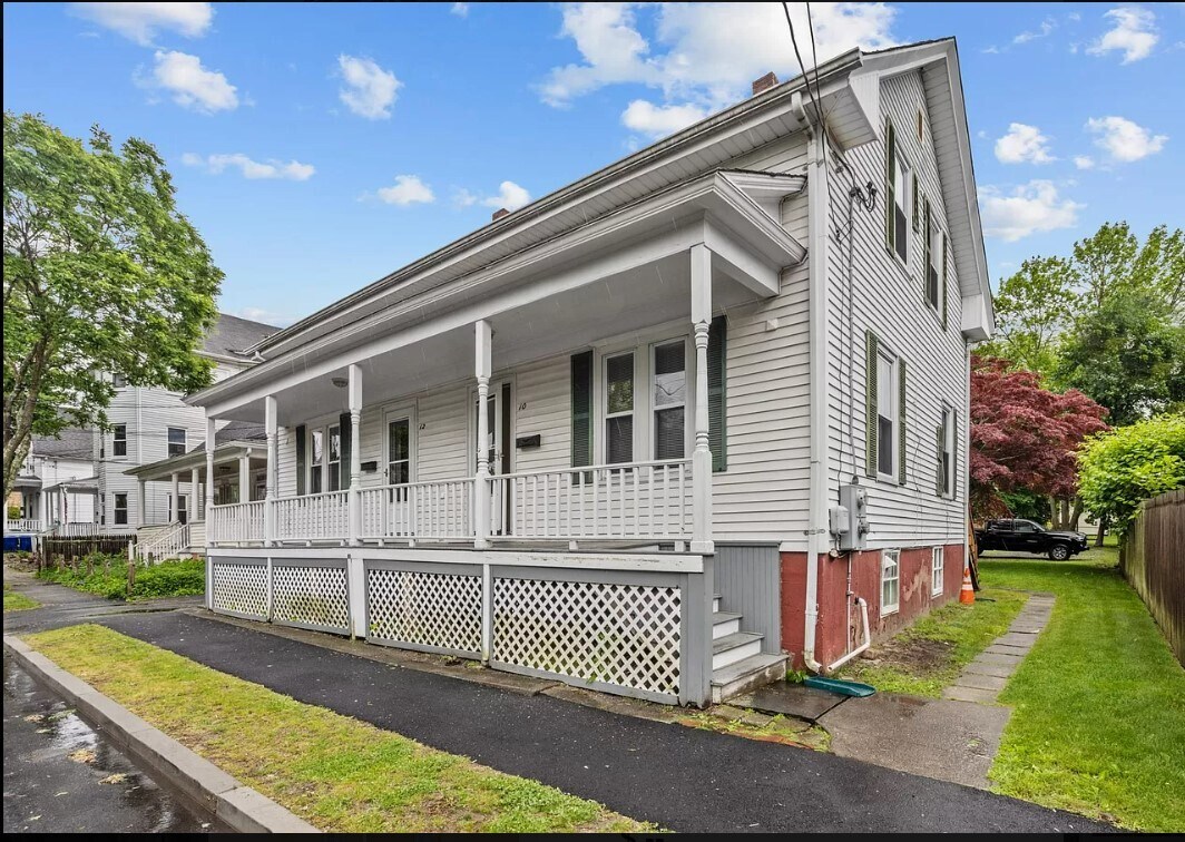 10 Lincoln Ave, Bristol, RI 02809 Apartments in Bristol, RI