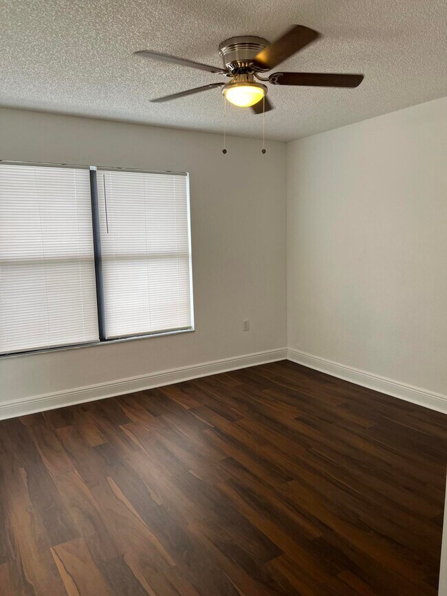 Foto del edificio - 1522 Lake Crystal Dr