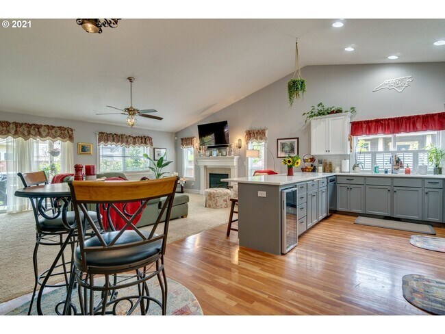 Foto del edificio - Charming One Level Custom Home