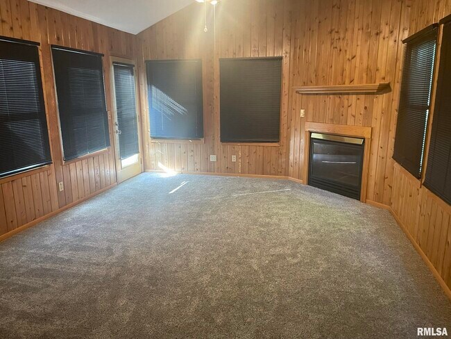 Foto del edificio - 2237 Waveland Dr