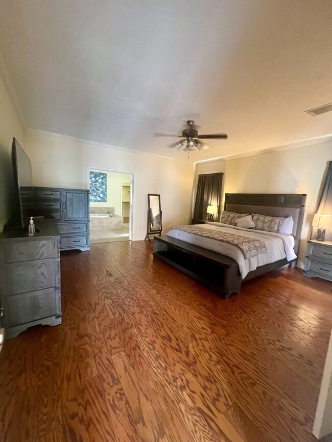 Building Photo - 7143 Laguna Villas