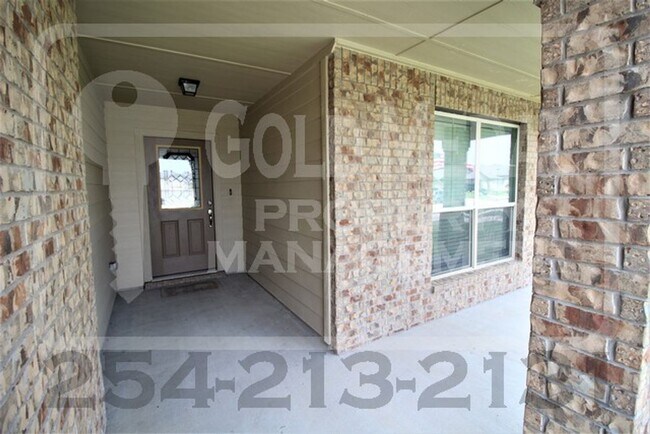Foto del edificio - 6409 Cool Creek Dr