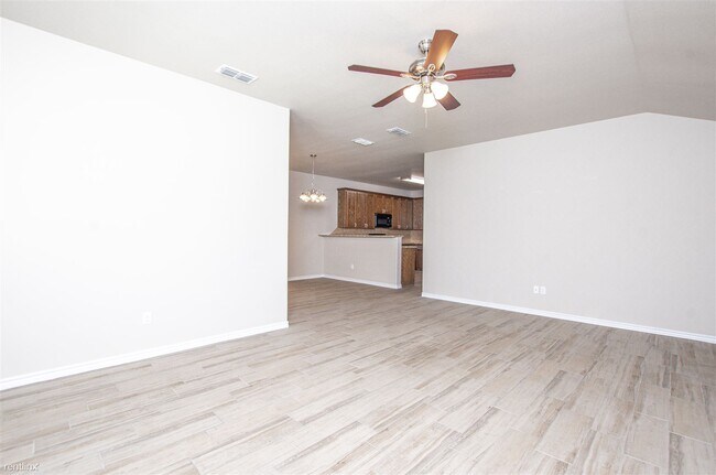Foto del edificio - 3 br, 2 bath Duplex - 2551 Leroy Lane B