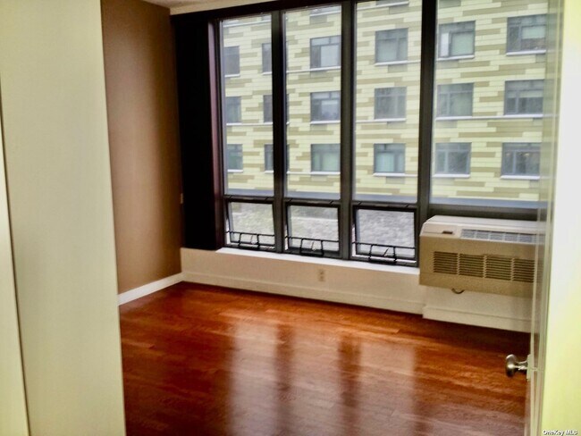 Foto del edificio - 4815 11th St