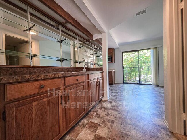 Foto del edificio - 835 E Avenue