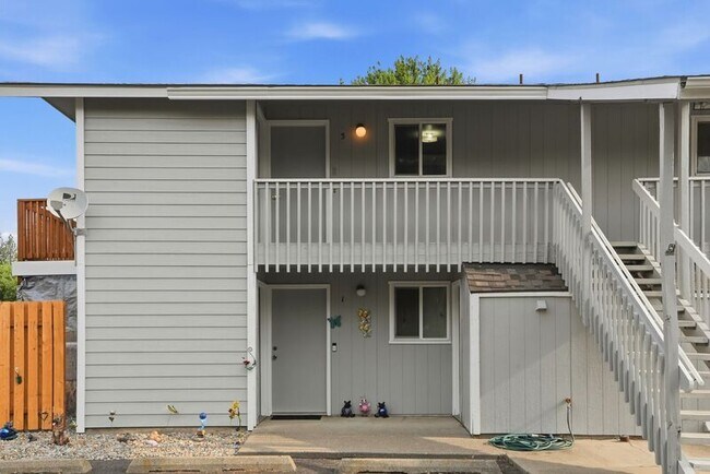 Building Photo - 13121 E Skyview Ave