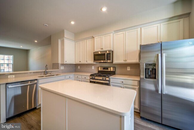 Foto del edificio - 14062 Sunrise Valley Dr