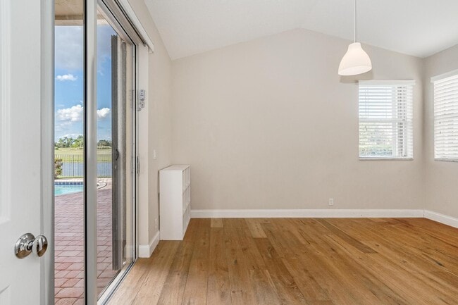 Foto del edificio - 2670 Palmer Pl