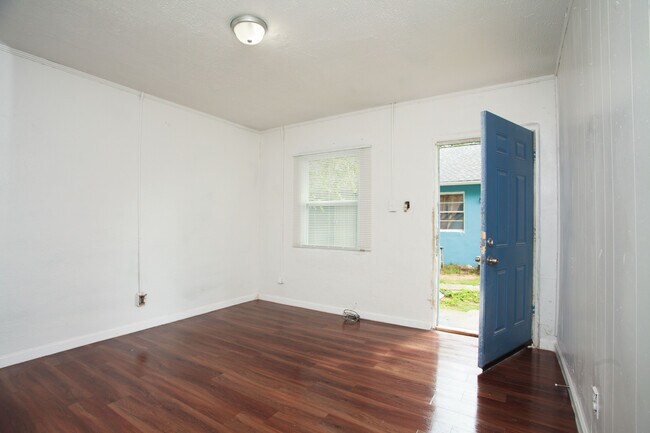 Building Photo - 4021 Marion Ave