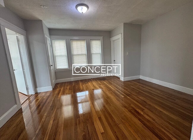 Building Photo - 28 School St