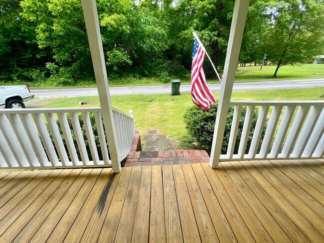 Building Photo - One bedroom, 1 bath house in Mebane