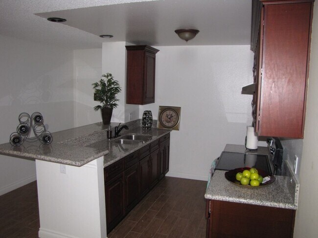 Foto del edificio - 1544 E Quincy Ave