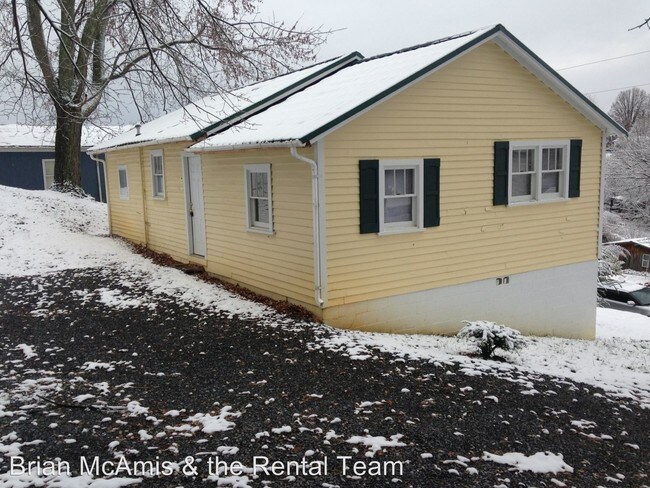 Building Photo - 3 br, 1 bath House - 344 Locust St.