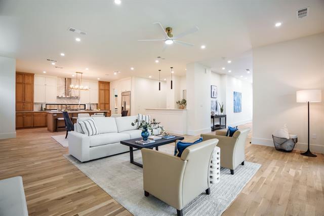 Foto del edificio - 5836 Kenwood Ave