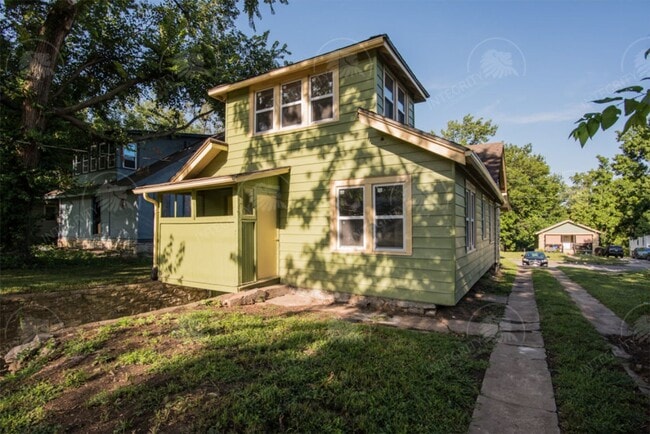 Foto del edificio - 5517 Woodland Ave