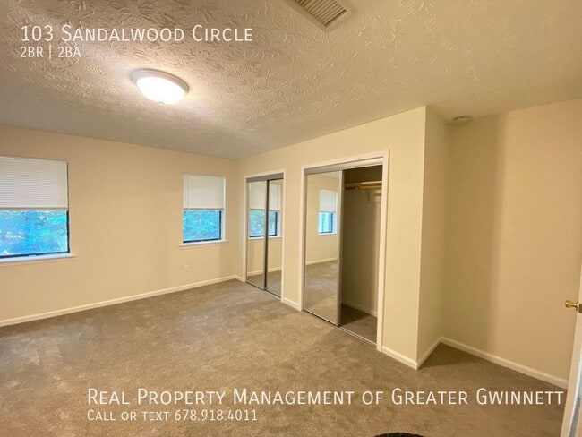 Foto del edificio - 103 Sandalwood Cir