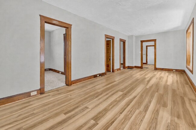 Building Photo - 1261 E 123rd St