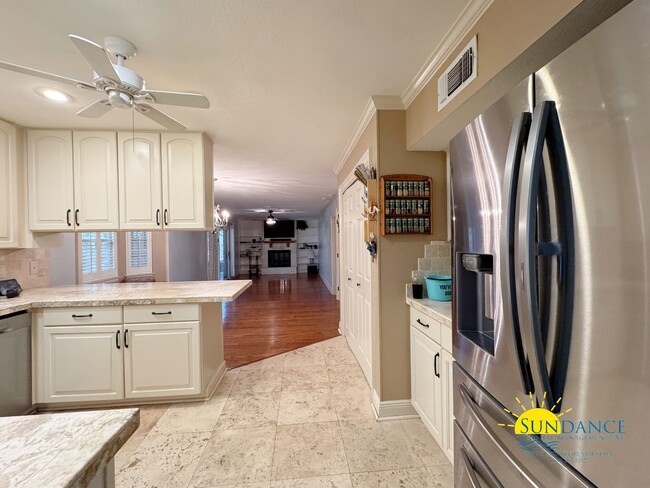 Building Photo - Stunning 4-Bedroom Home in Kenwood – Perfe...