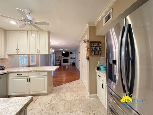 Foto del edificio - Stunning 4-Bedroom Home in Kenwood – Perfe...