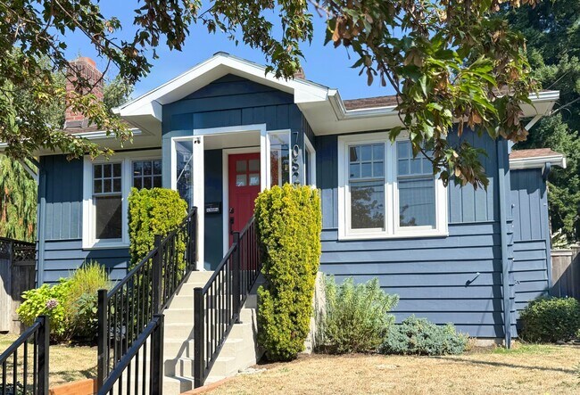 Updated 4-Bedroom Home in the Heart of Loy... - Updated 4-Bedroom Home in the Heart of Loy...