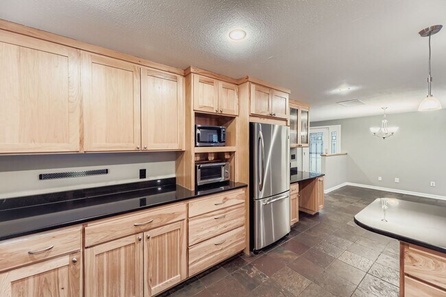 Foto del edificio - Amazing 4bed/2bath Home with Attached Garage in Kirkland!