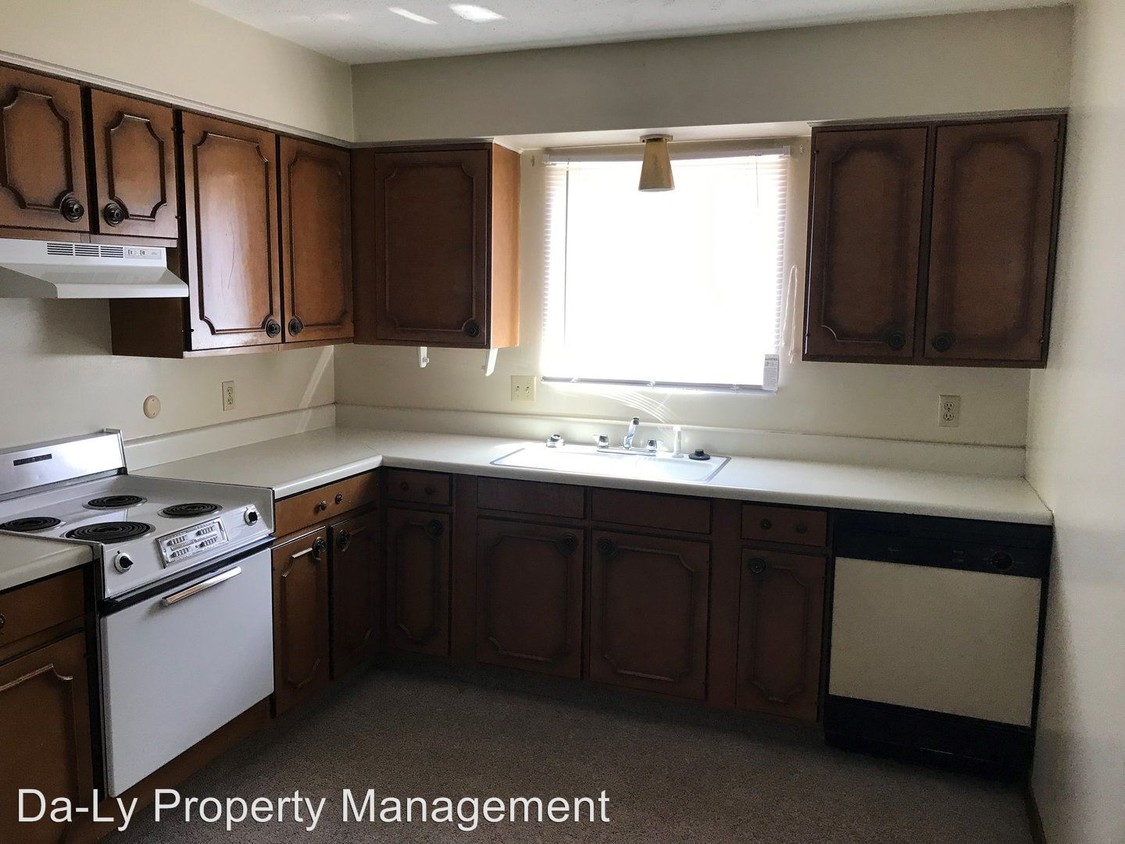 Primary Photo - 2508-2512 Chanticleer St