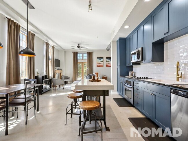 Building Photo - FURNISHED: Eastside modern condo