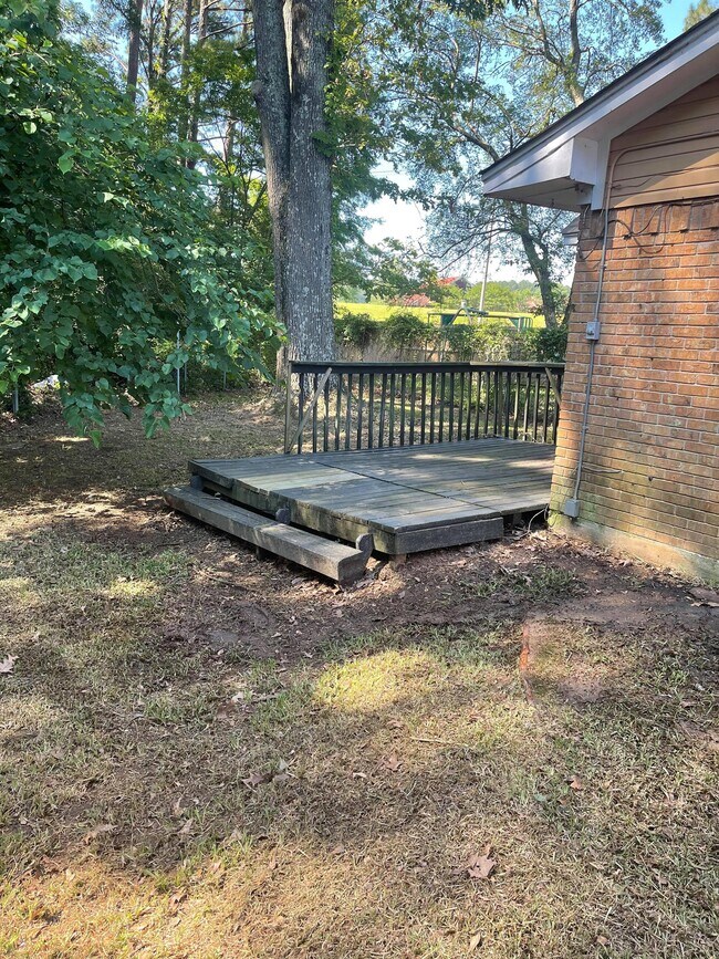 Foto del edificio - 220 Brendalwood Blvd