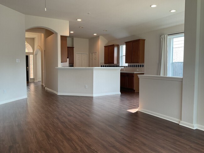 Building Photo - 18326 Hollow Branch Ct