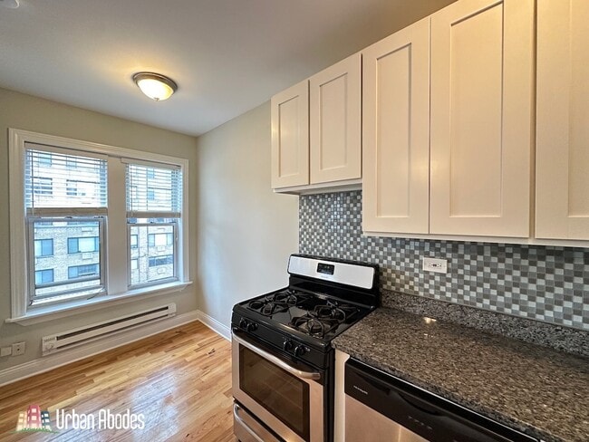 Building Photo - 523 W Melrose St