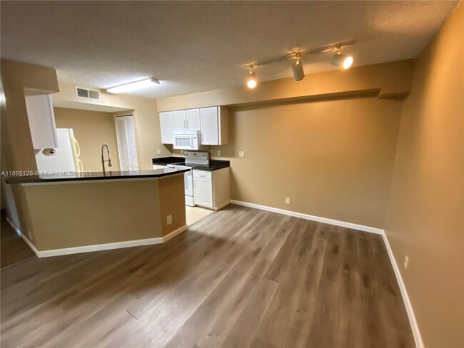 Foto del edificio - 9999 Summerbreeze Dr