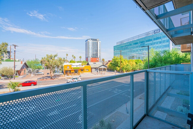 Foto del edificio - 333 E Roosevelt St